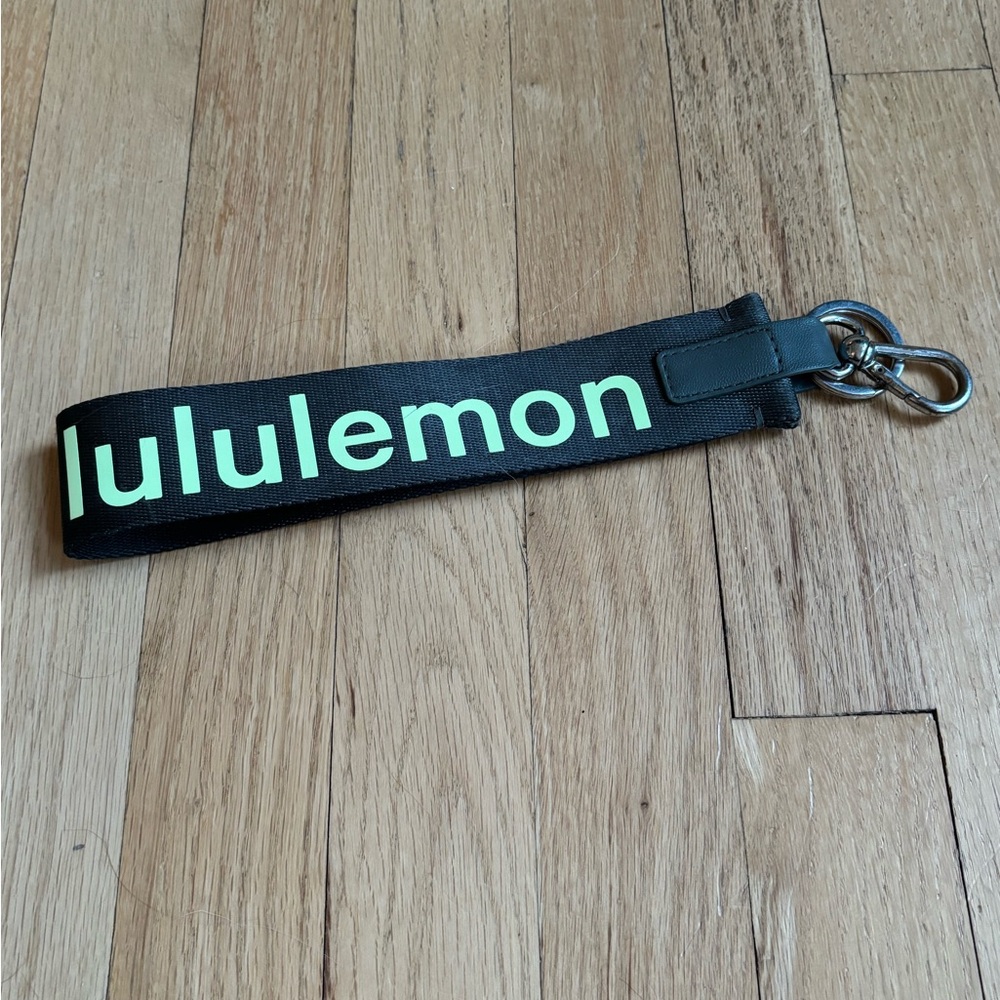 LULULEMON NEVER LOST KEYCHAIN  Olive Army Green Keychain Wristlet with Lime Logo